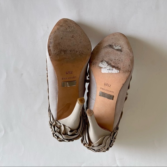 Badgley Mischka Shoes Tai High Heels Pump Leather Ruffle Ice Gray Stilettos 7.5 - Picture 9 of 12